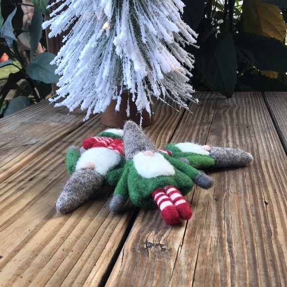 Pottery Barn Adorably Cute Gnome Handcrafted Wool Felt Napkin Rings - Set Of 4 - Picture 5 of 16